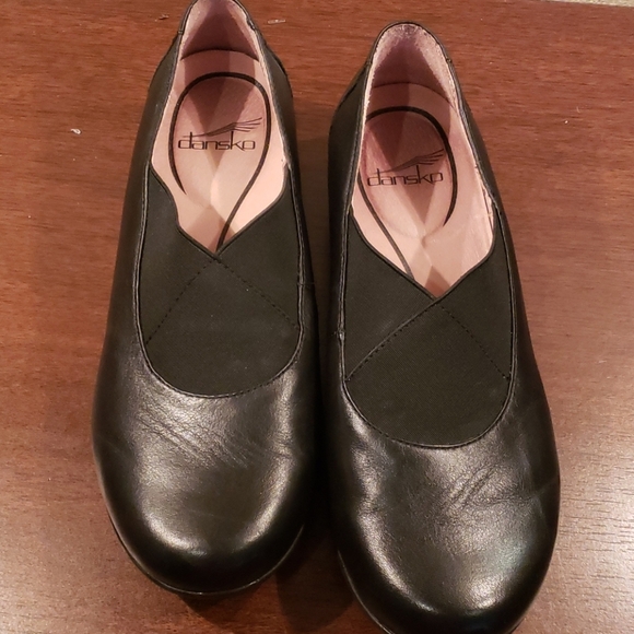 Dansko leather slip on elastic trim shoes euc 🔥 - Picture 2 of 9